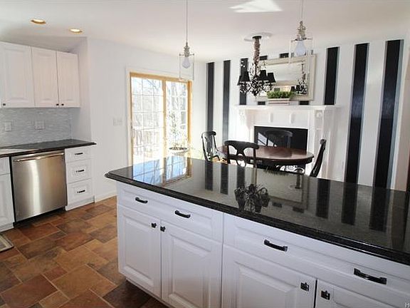 4th image of 19 Prince Ln