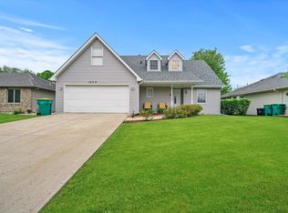 1609 N Overlook Dr, Joliet, IL 60431
