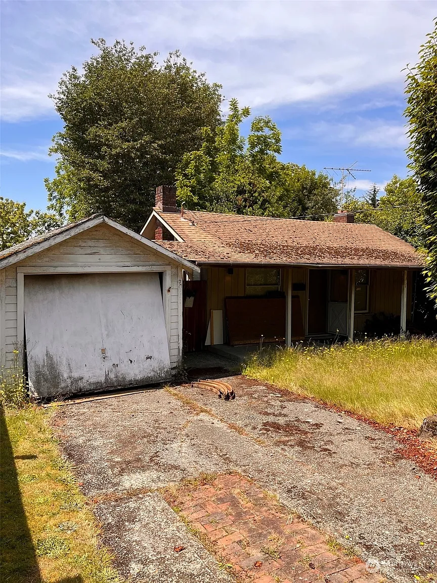 7021 46th Avenue SW photo 1