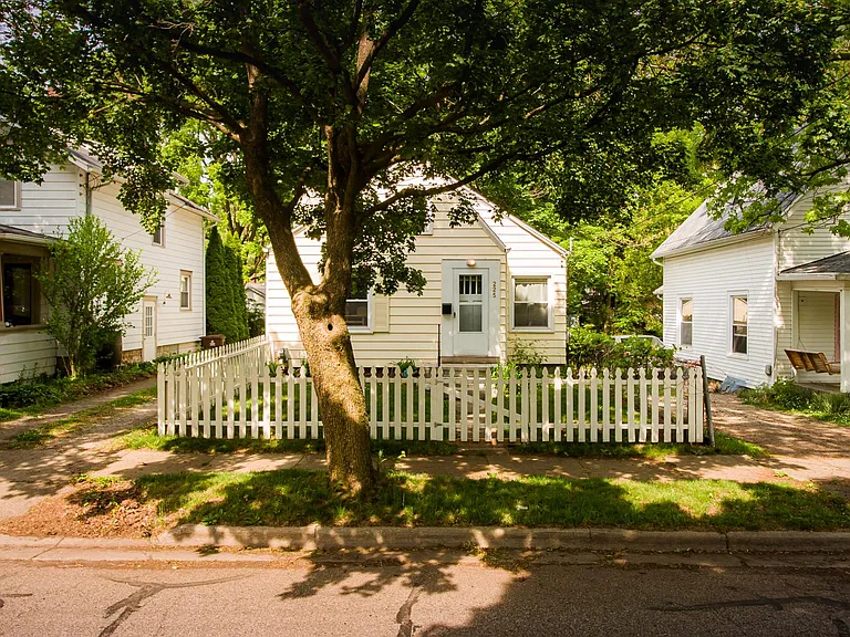 225 N Fairview Ave — Photo 14