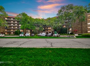 111 S Baybrook Dr, Palatine, IL 60074