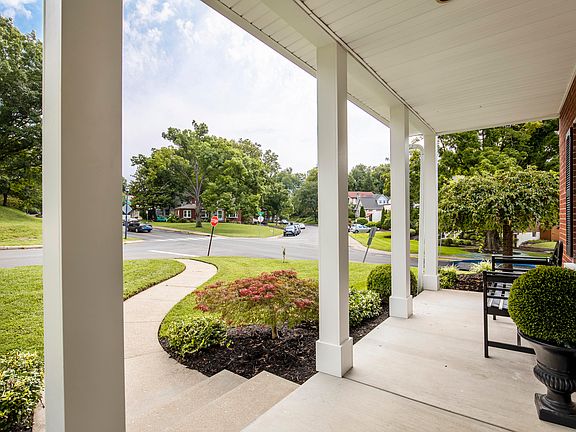 5th image of 2038 Lakeside Dr