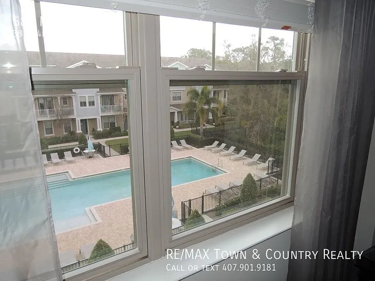 586 Piazza Point — Photo 36