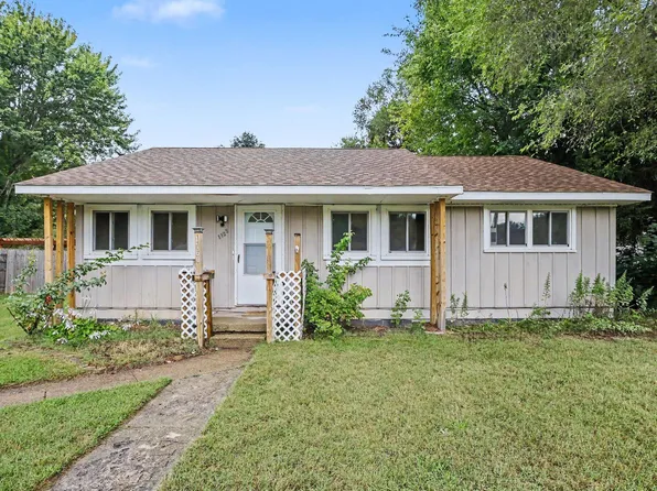 1160 Beverly Ct, Benton Harbor, MI 49022