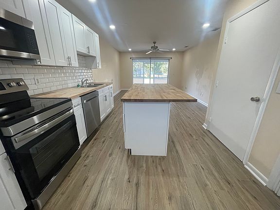 3rd image of 257 Lomond Dr #B