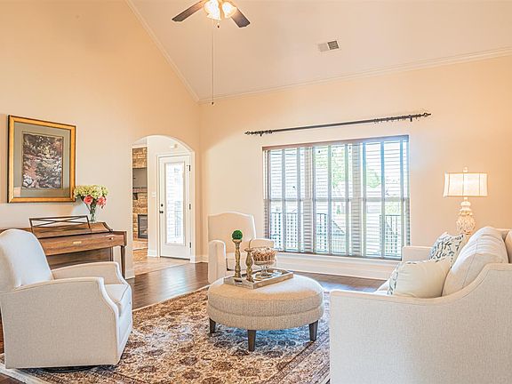 5th image of 303 Colton Ridge Ln