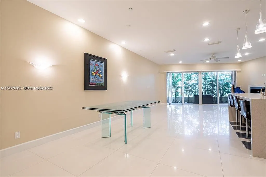 3 bed, 4.0 bath, 2264 sqft, $6,850 — Photo 4