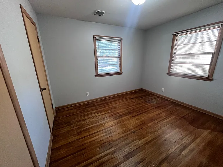 1803 W Dallas St — Photo 8