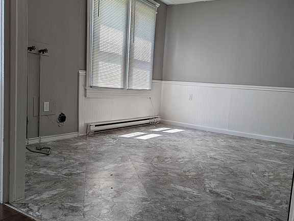 5th image of 827 Main 1st Floor Ave