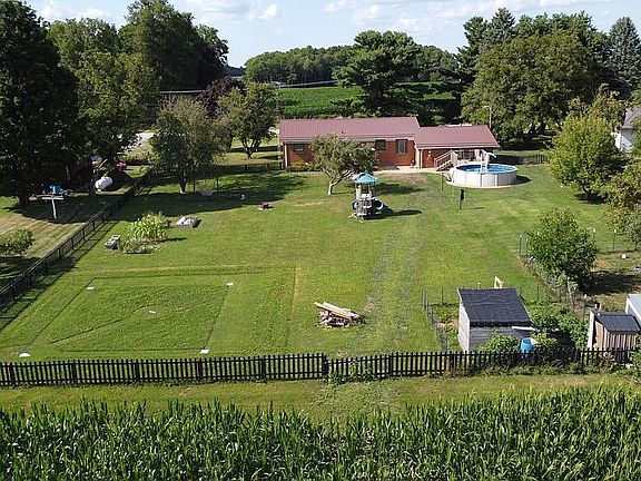 3rd image of 2811 Quaker Rd