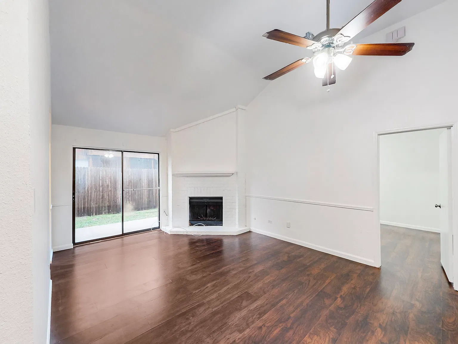 908 Wentwood Dr — Photo 2