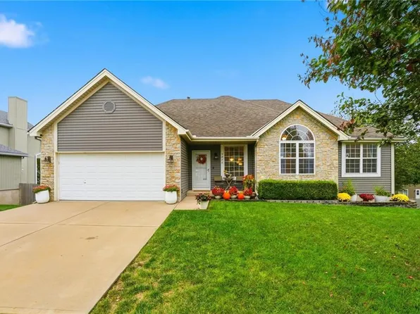 9826 N Highland Pl, Kansas City, MO 64155