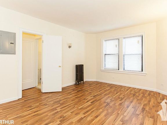 5th image of 2035 W Arthur Ave #711