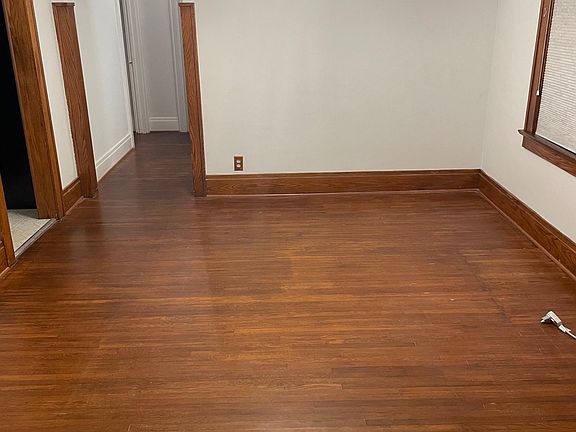 3rd image of 142 Lincoln Blvd #1