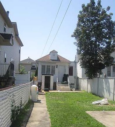 2nd image of 256 Kensington Ave