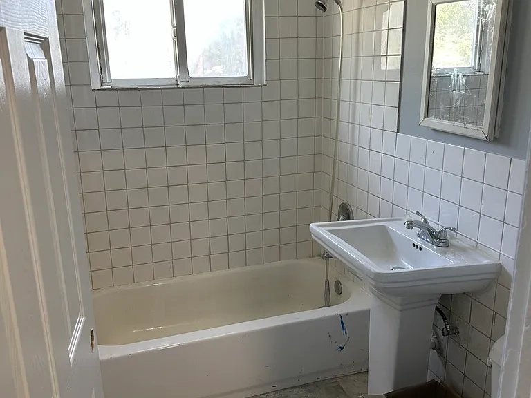 1435 Hervey Ave #A — Photo 3