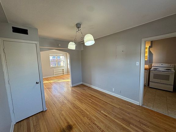 3rd image of 5835 Lindenwood Ave #5841-2E