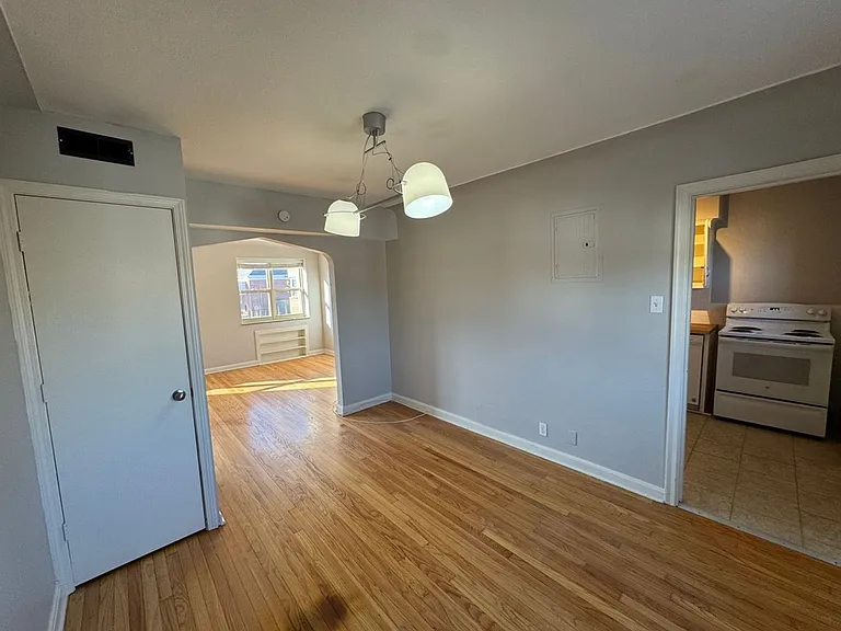 5835-45 Lindenwood Avenue — Photo 3