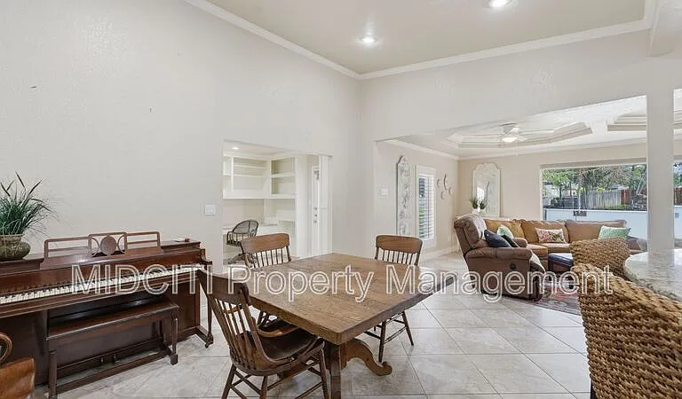 156 Trelawney St — Photo 16