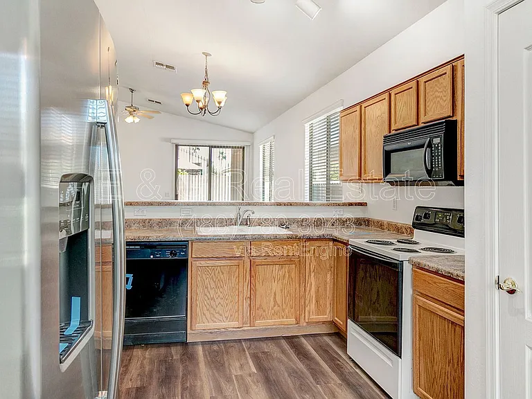 17228 W Elm St — Photo 5