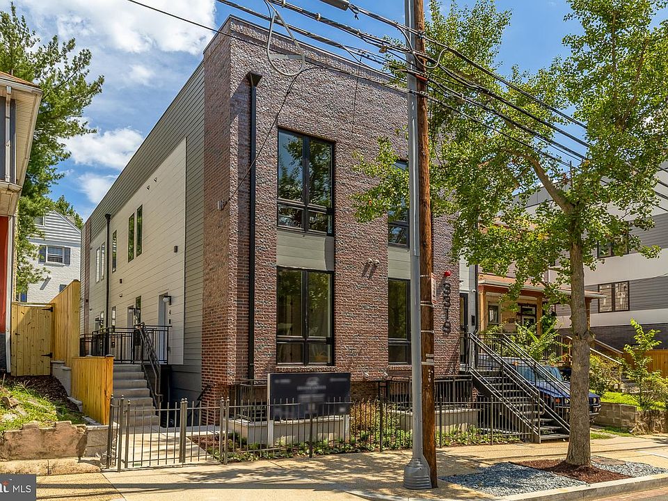1st image of 3319 12th St NE #8