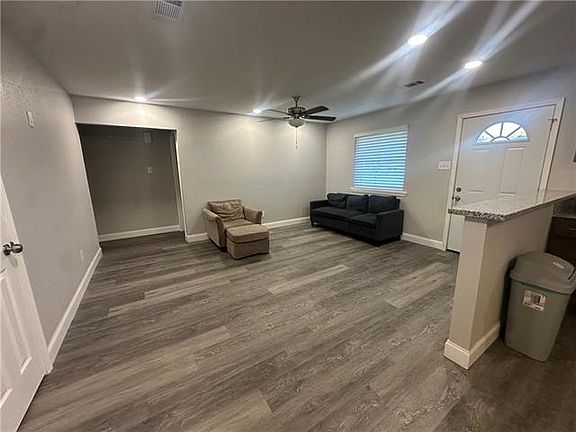5th image of 501 Camelia Ave