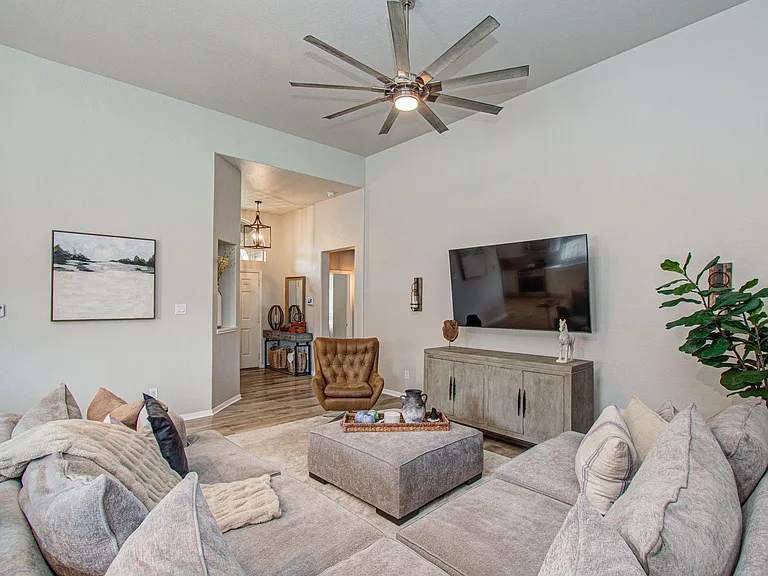 21379 Village Crossing Ln — Photo 5