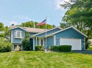 2104 Candlewick Dr SE, Poplar Grove, IL 61065