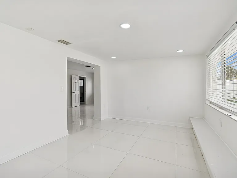 455 81st Ave — Photo 29