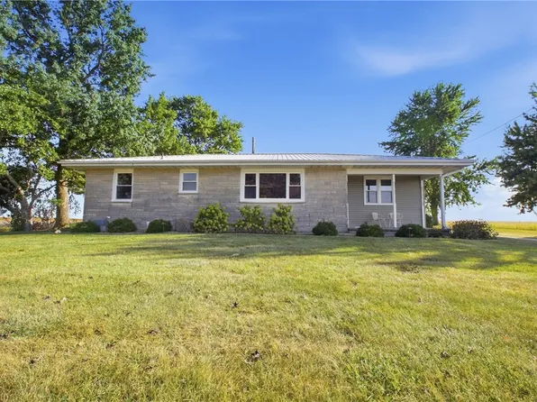 5158 County Road 1100 N, Mattoon, IL 61938