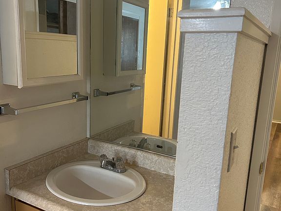 Master room bathroom