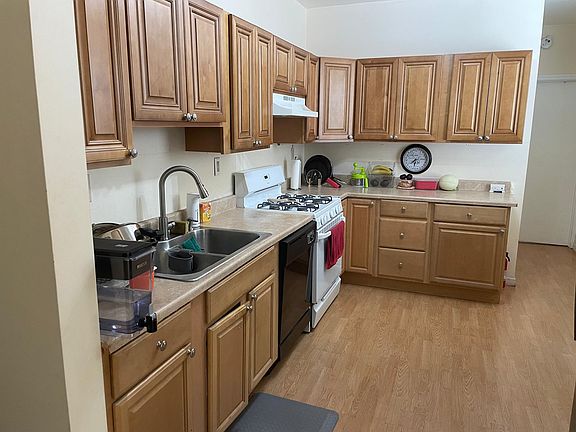 5th image of 87 Jefferson Ave #1