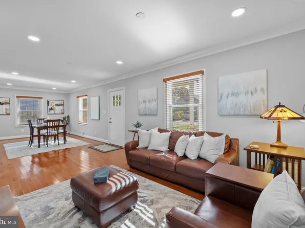 2911 Brook Dr, Falls Church, VA 22042