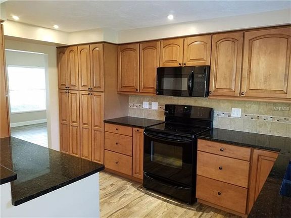 3rd image of 5924 Wildwood Ave