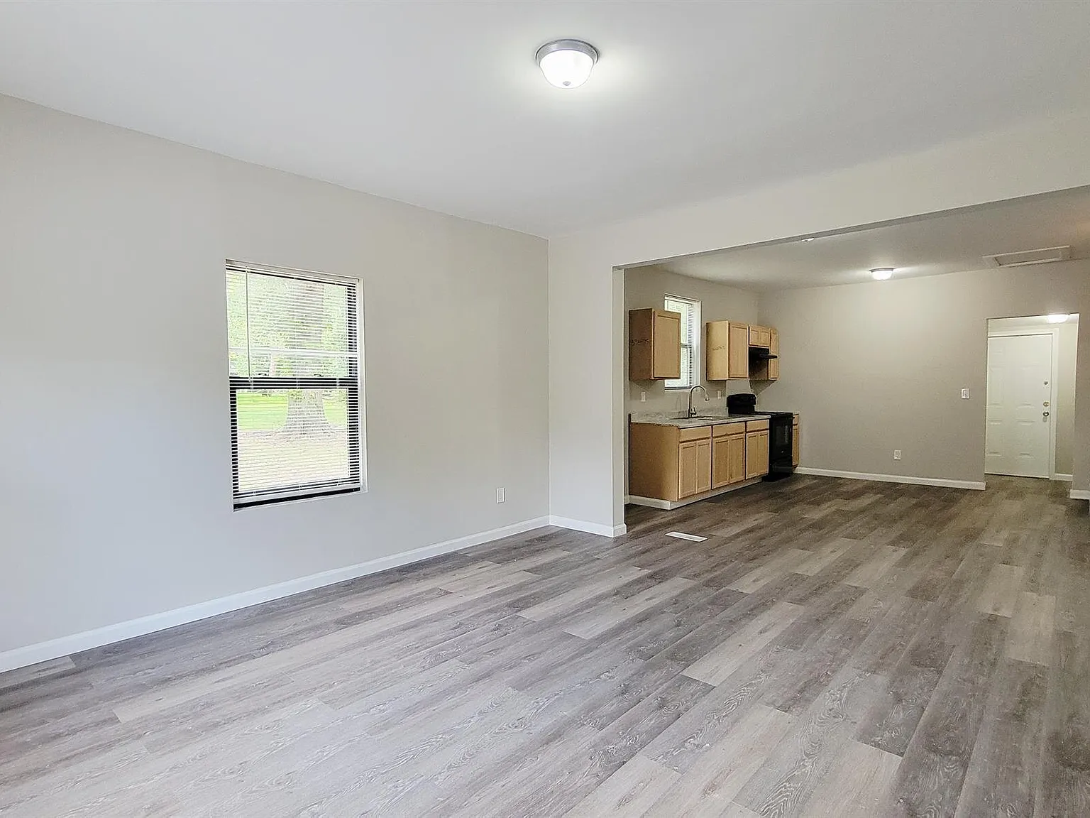 1142 S Dekalb St — Photo 4