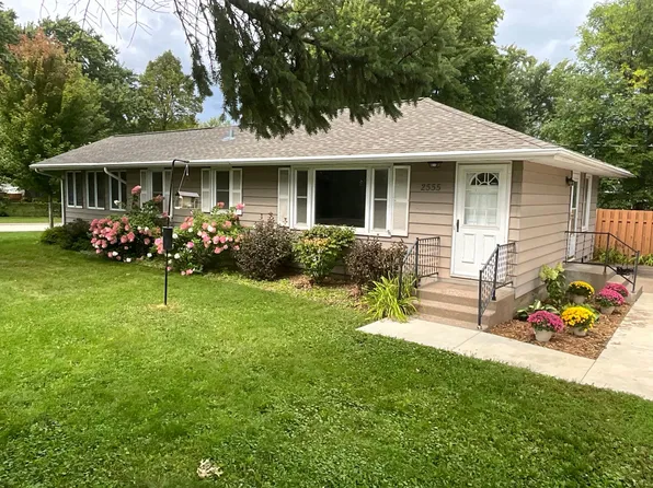 2555 Upper Afton Rd E, Maplewood, MN 55119