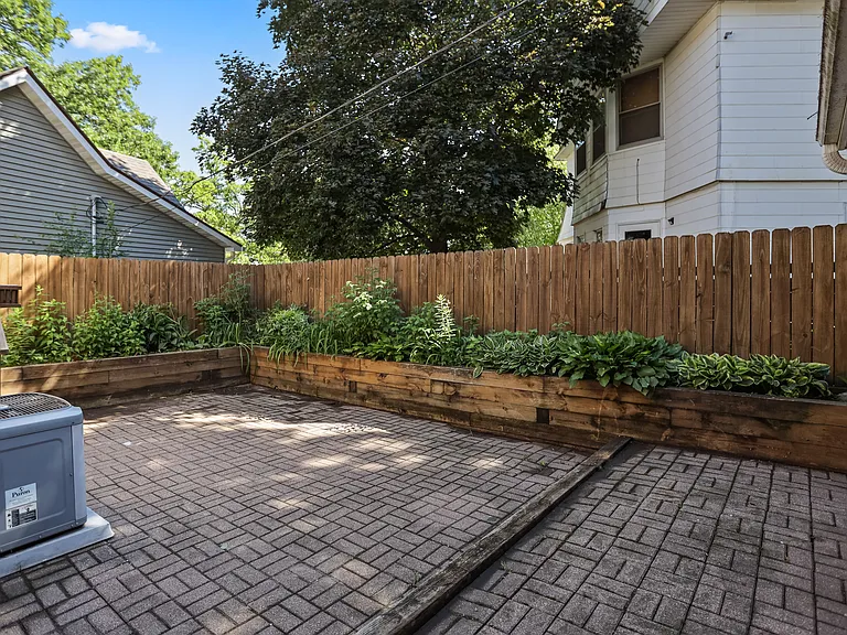 882 Raymond Ave — Photo 33