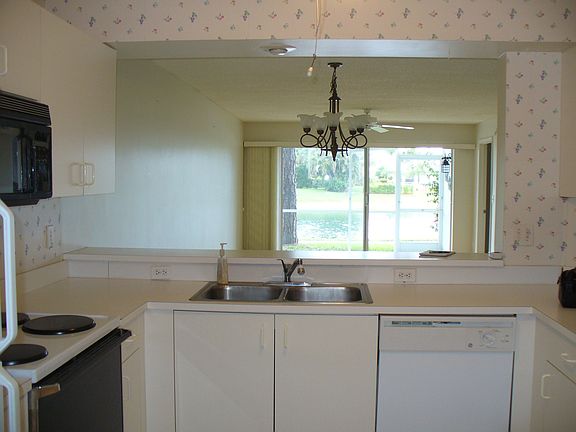 4th image of 800 New Waterford Dr APT 101