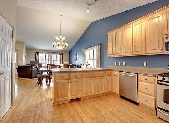 4th image of 12102 Coral Sea St NE