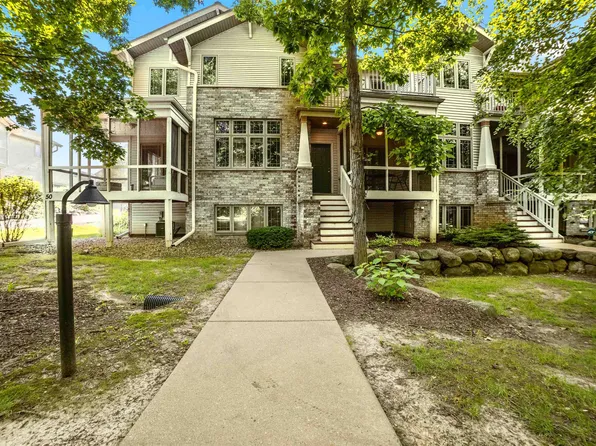 52 Wood Brook Way, Fitchburg, WI 53711