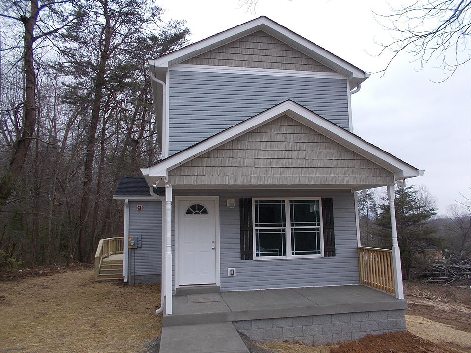 1st image of 4 Maple Dr