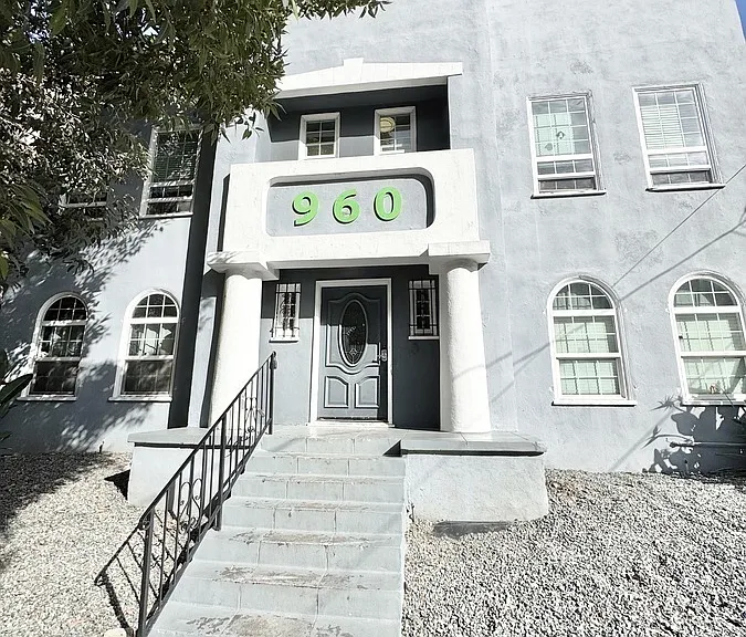 960 S Ardmore Ave #202 — Photo 11