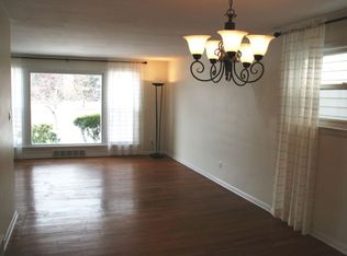 2345 Traymore Rd, University Heights, OH 44118