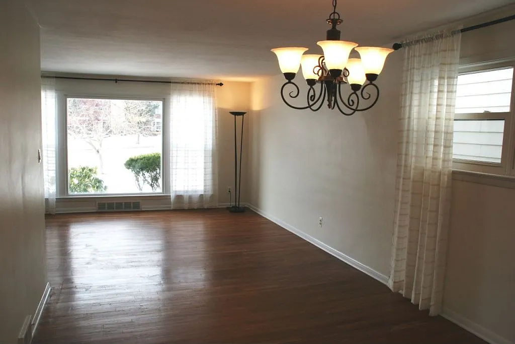 2345 Traymore Rd photo 1