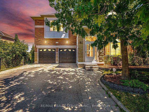 4th image of 35 Stoneylake Ave