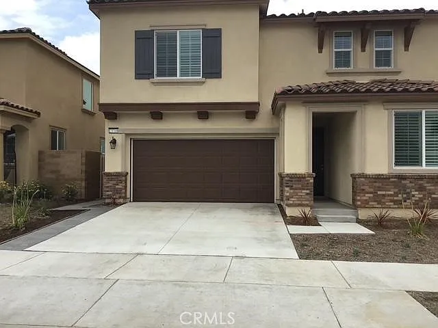 5 bed, 3.5 bath, 2640 sqft, $4,700 — Photo 1