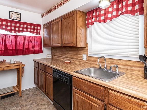 5th image of 447 Greenlawn St