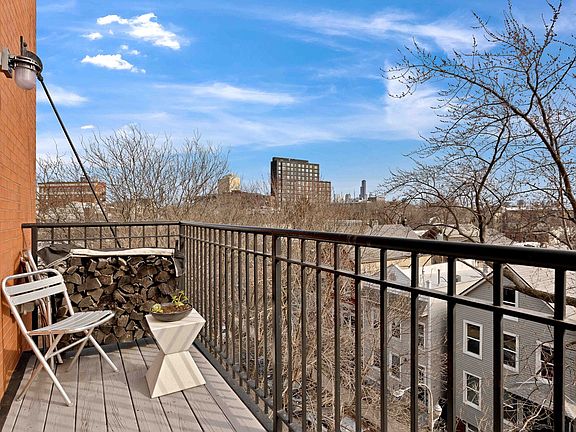 5th image of 1259 N Wood St APT 408
