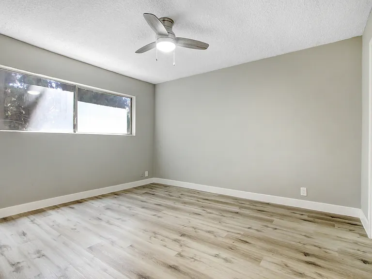 5112 Laurel Cyn Apartments — Photo 12