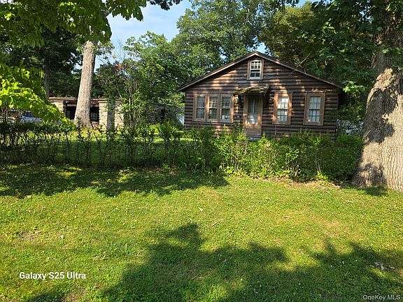 3rd image of 28 OLD MILL Road
